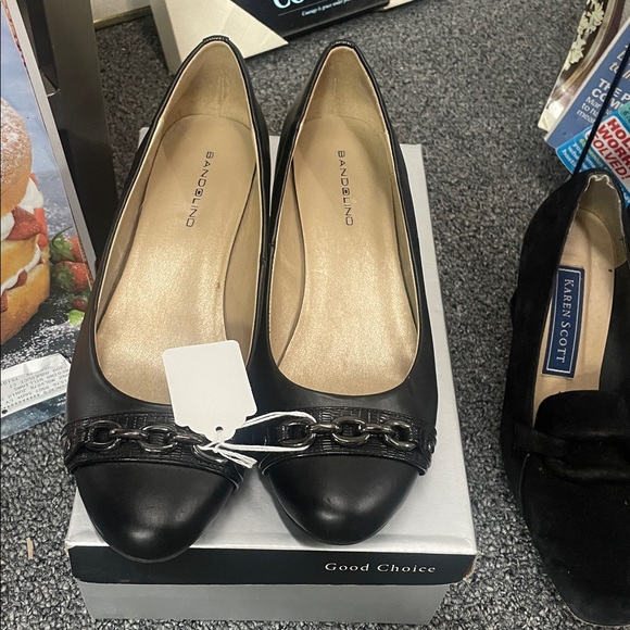 Bandolino Shoes - Bandolino Black Flats with Chain Accent